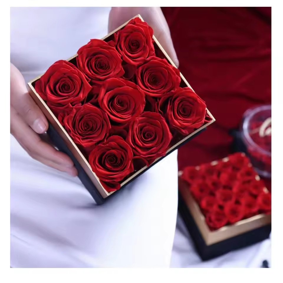 علبة مربعة لورود محفوظة / Square preserved rose gift box