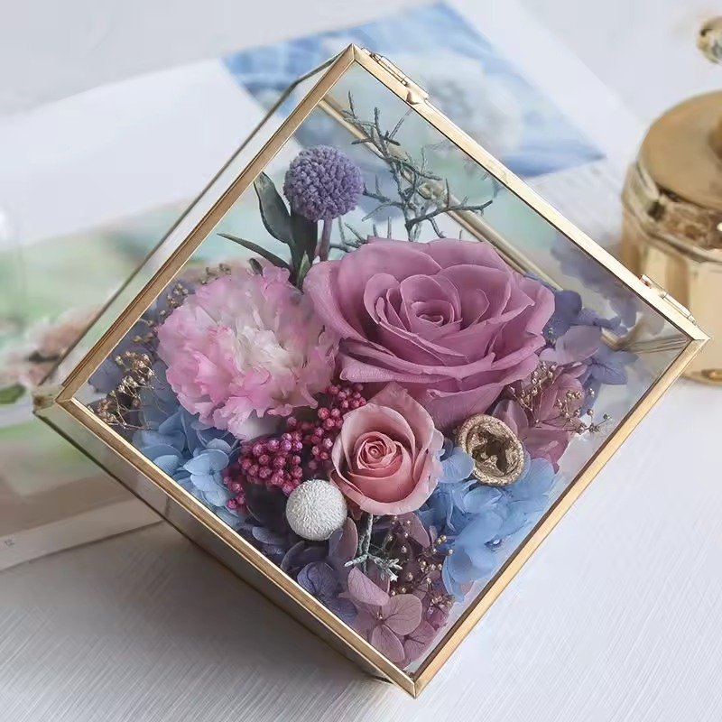 علبة مربعة بإطار معدني لوردة محفوظة / Handmade square metal-frame rose gift box