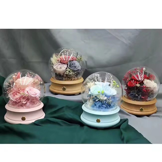 صندوق موسيقى بقبة كريستالية لوردة مع إضاءة / Crystal-dome rose music box with LED light