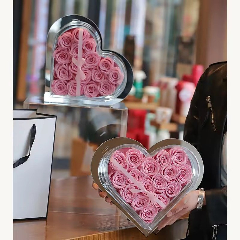 علبة أكريليك قلبية لوردة بحدود عاكسة / Heart-shaped mirror-edge acrylic rose gift box