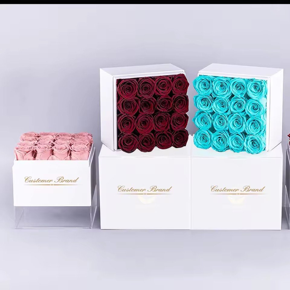تسع وردات محفوظة في علبة مرآة بدرجين / Nine preserved roses in a double-drawer mirror box