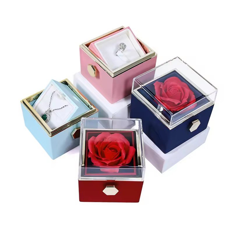 علبة هدايا دوارة ٣٦٠° للوردة والمجوهرات من الأكريليك / 360° rotating acrylic rose and jewelry gift box