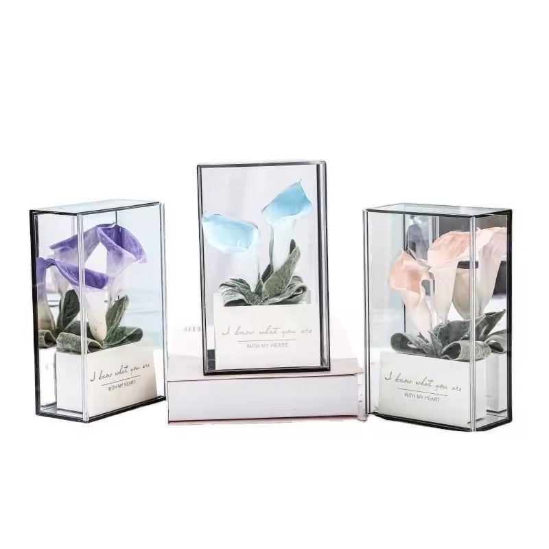 زنبق كالا محفوظ في علبة مربعة بمرآة وأكريليك / Preserved calla lily in a square acrylic mirror box